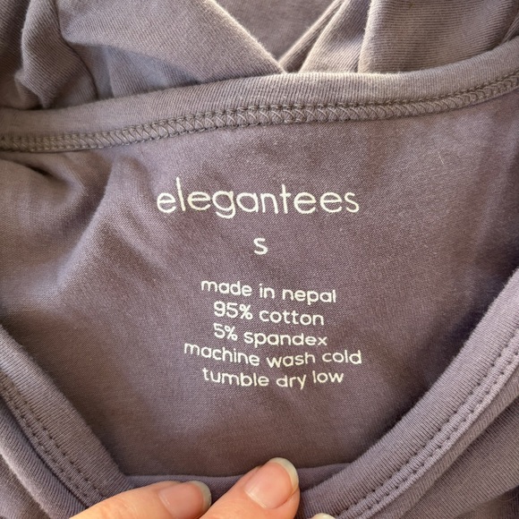 Elegantees Ruffle Back Top - Picture 4 of 4